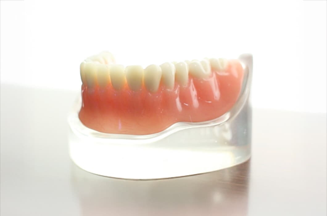 入れ歯の画像